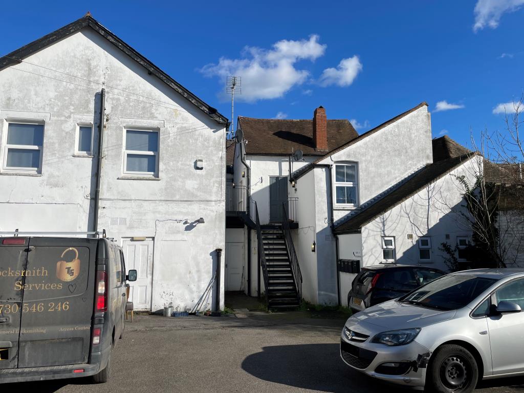 Lot: 126 - ONE-BEDROOM FLAT FOR INVESTMENT - Rear access with external staircase to first floor